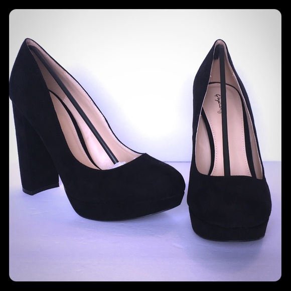Qupid Shoes - NIB Qupid heels black “suede”